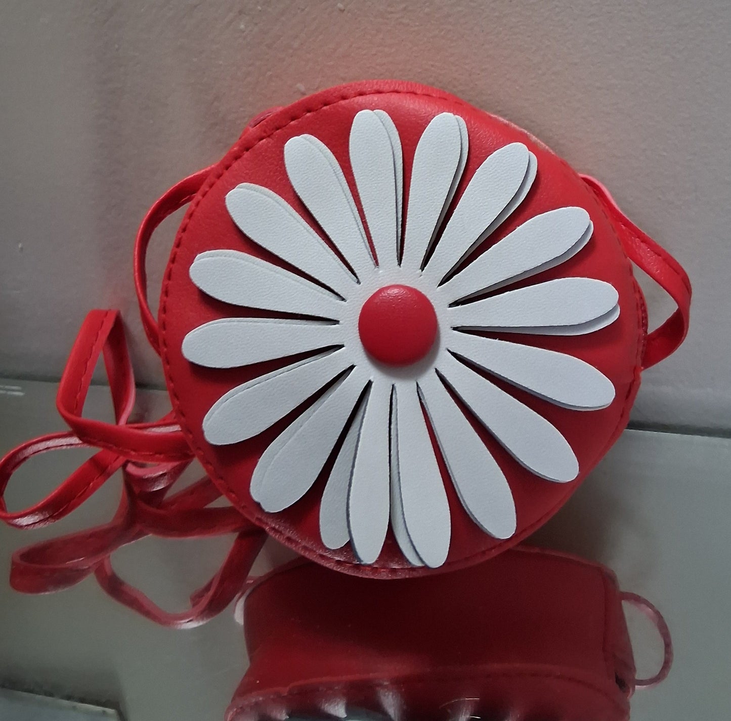 Red Round PU Leather Purse with 3D Daisy - Crossbody Strap